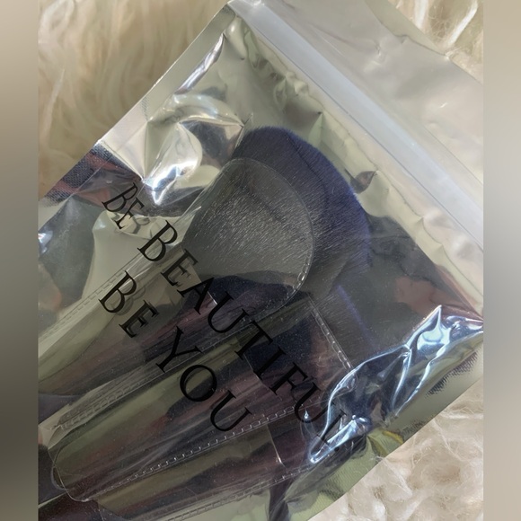 Brand New Pack of 3 Makeup Brushes and Pink Ipsy Bag +Add On Item - Picture 2 of 3